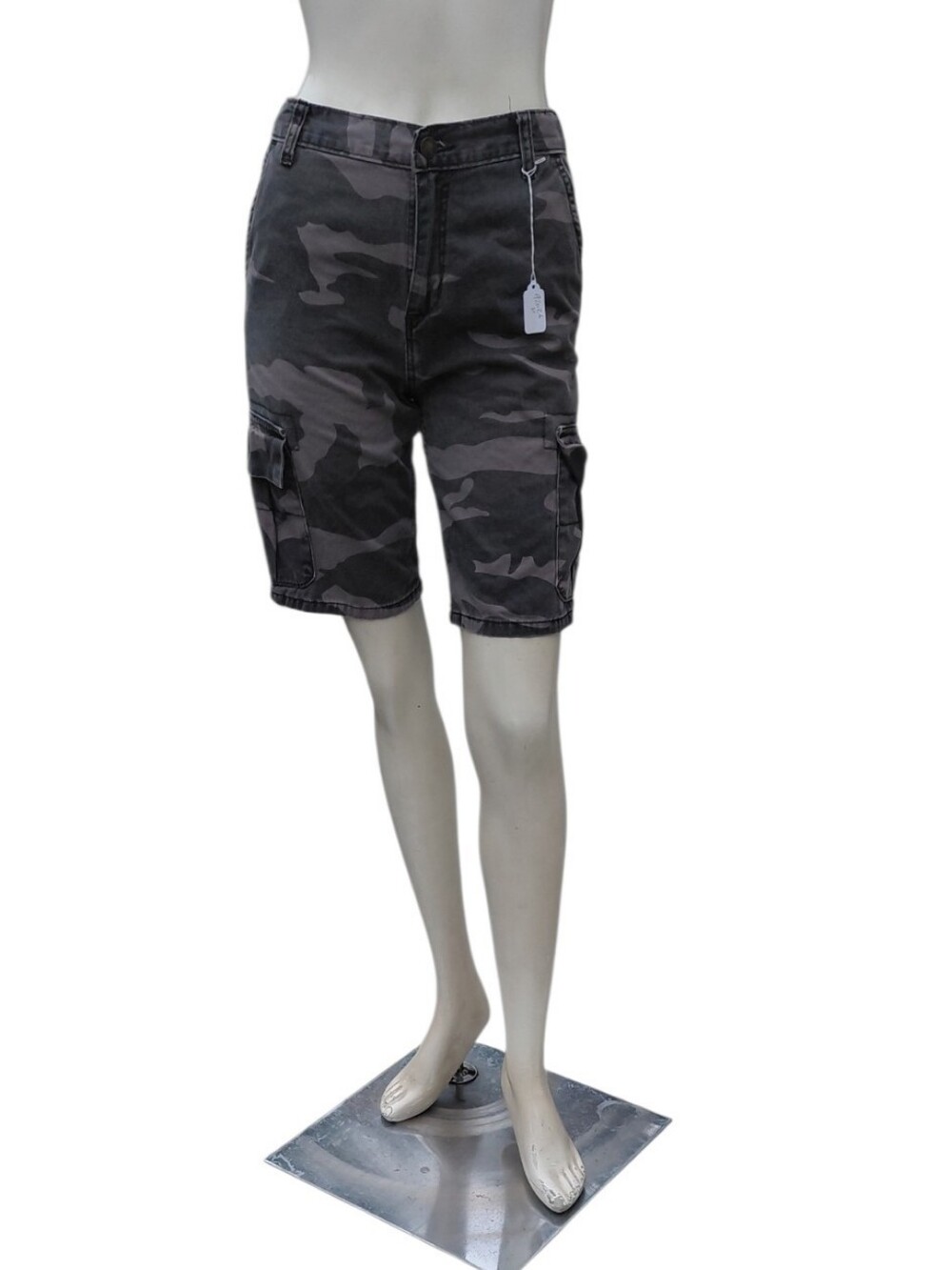 92026D Girls Camo Cargo Shorts Size 14 W24" 8 1/2" Inseam 9 1/2" Rise